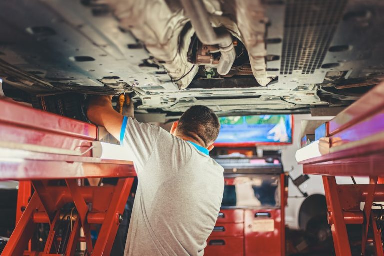 What Business Risks Does an Auto Mechanic Have?